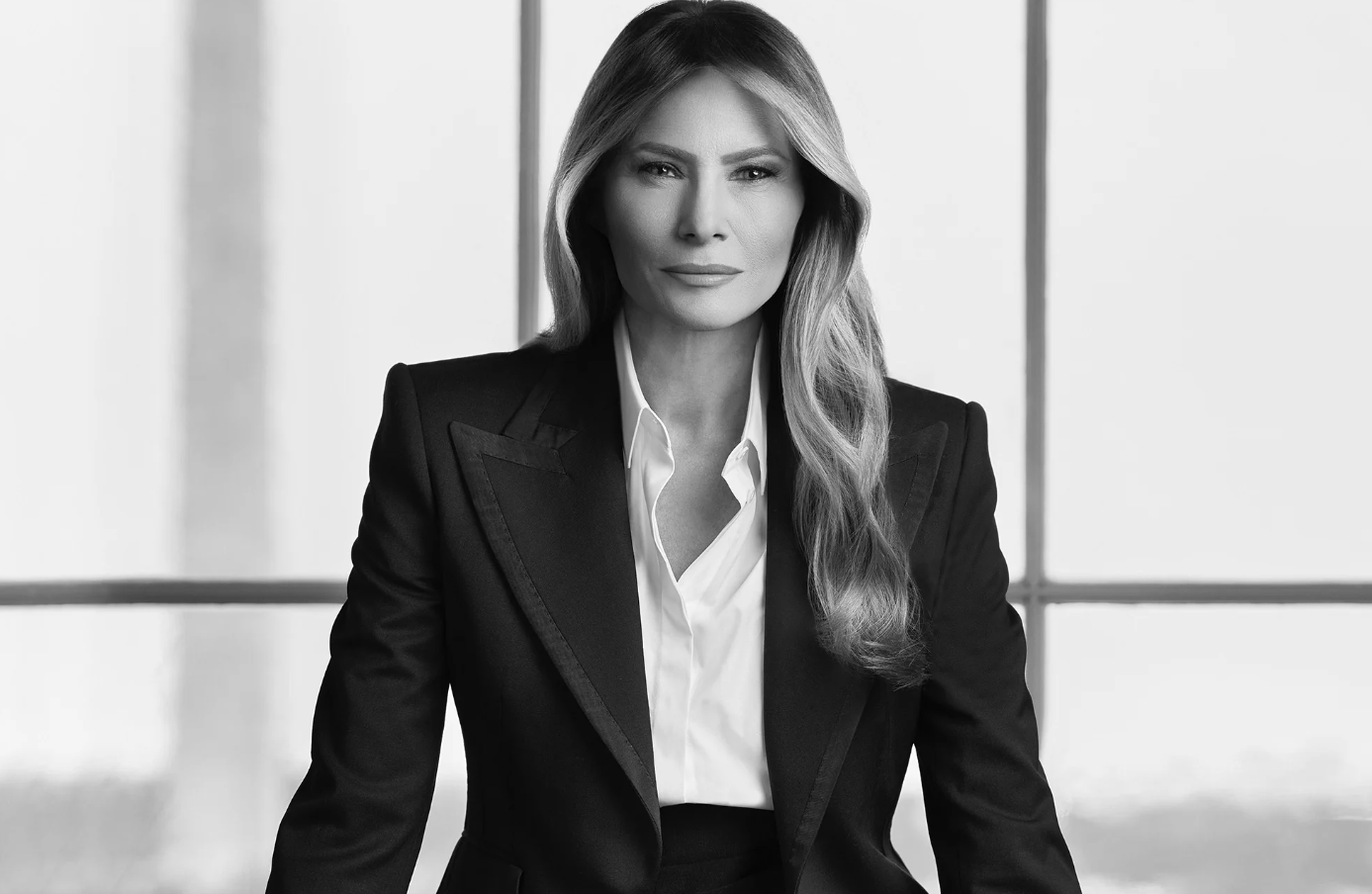 ekspresi-serius-melania-trump-dalam-potret-resmi-terbaru-apa-yang-ingin-disampaikan
