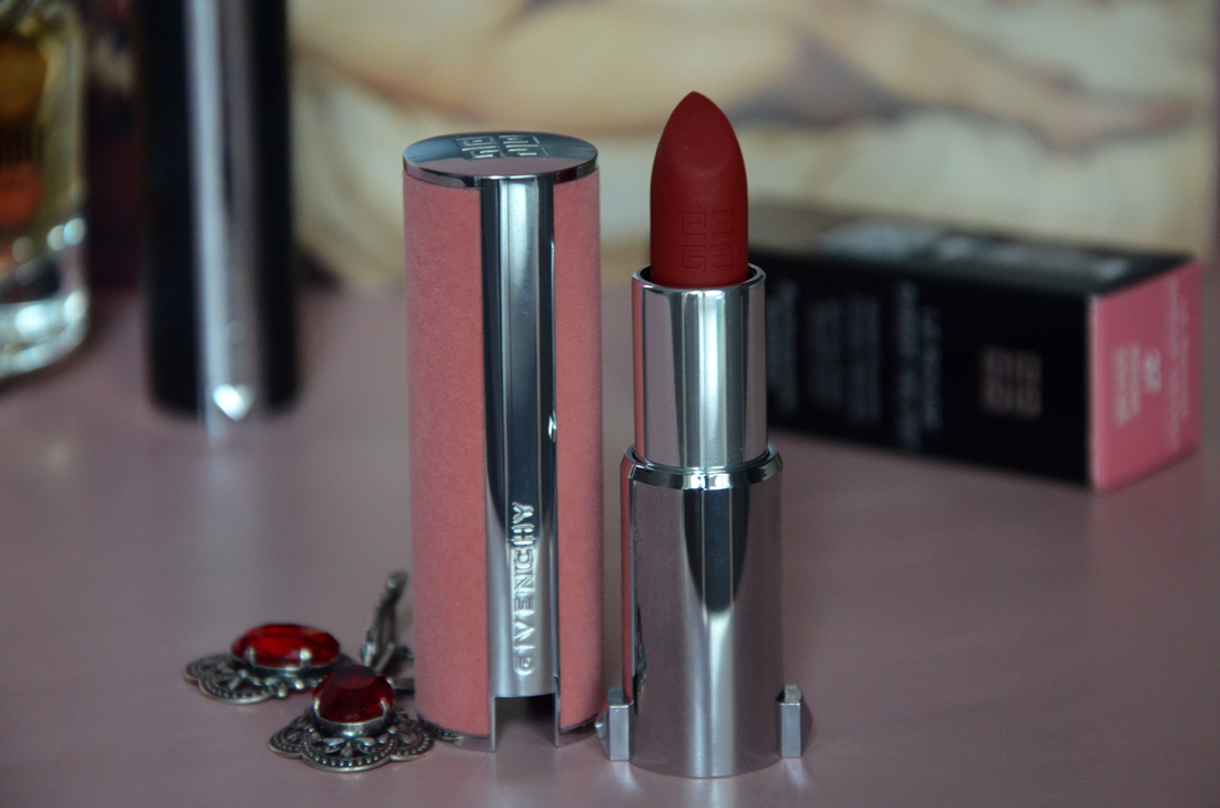 Givenchy Le Rouge Sheer Velvet Lipstick: Keanggunan Bibir dengan Sentuhan Velvet