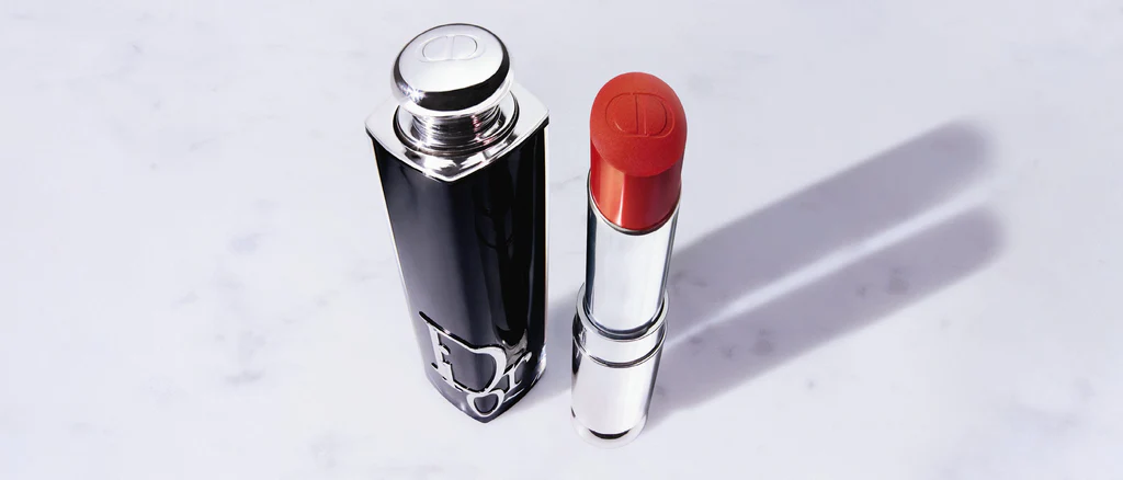 Dior Addict Lipstick: Lipstik Mewah untuk Tampilan Menawan