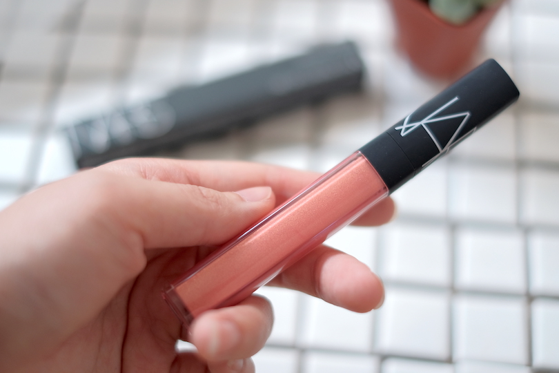 NARS Lip Gloss: Lip Gloss Berkualitas dengan Kilau Memikat